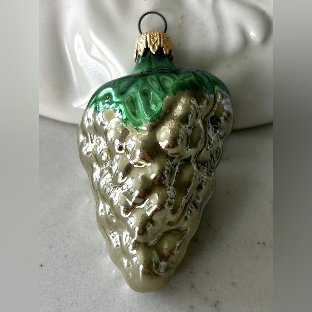 Golden Grape Cluster Glass Ornament Colombia